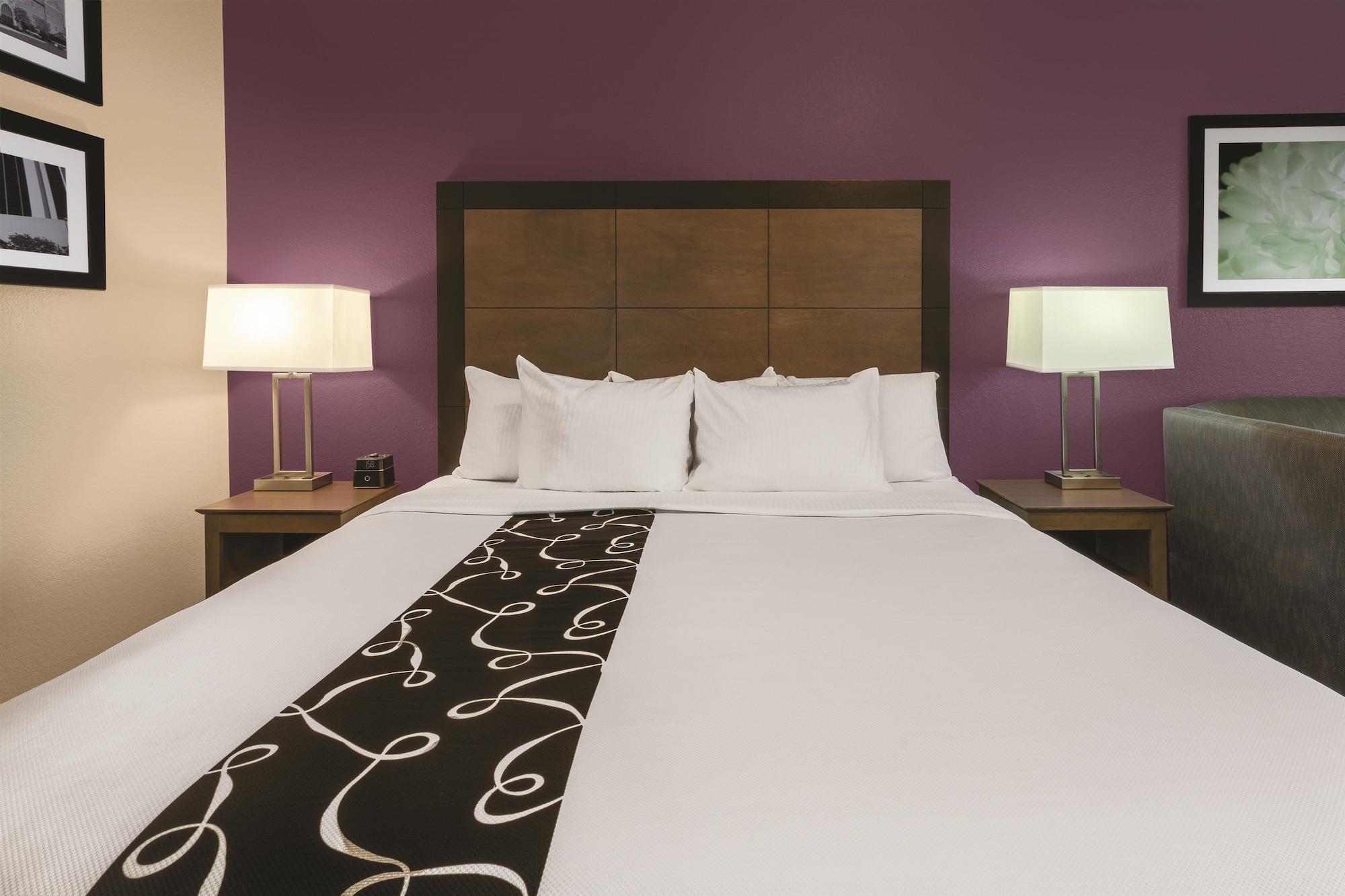 La Quinta Inn And Suites By Wyndham Елкхарт Екстериор снимка