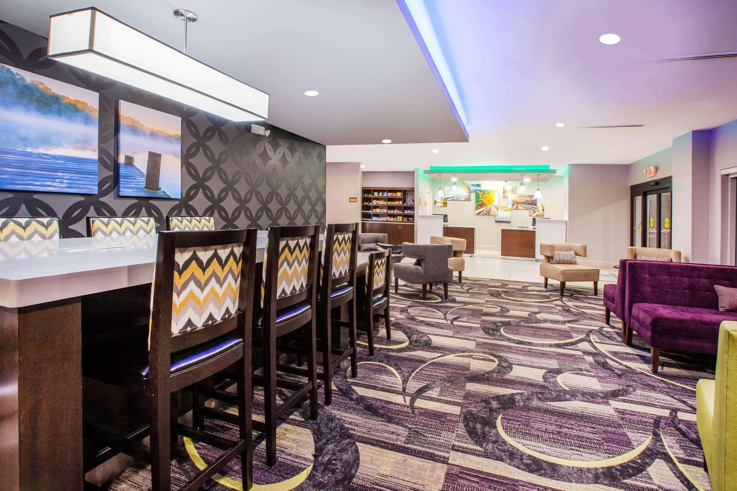 La Quinta Inn And Suites By Wyndham Елкхарт Екстериор снимка