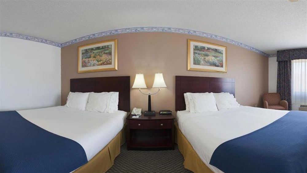 La Quinta Inn And Suites By Wyndham Елкхарт Екстериор снимка