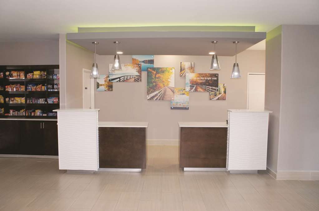 La Quinta Inn And Suites By Wyndham Елкхарт Интериор снимка