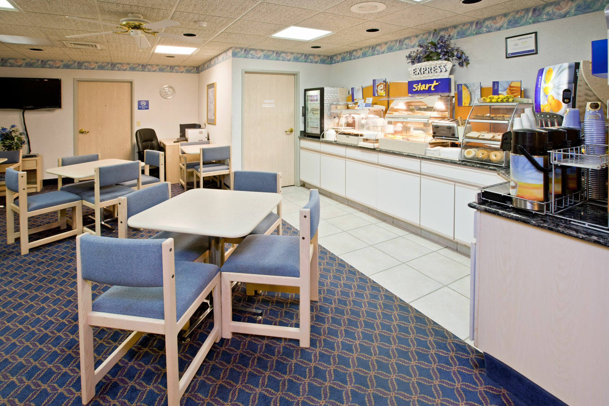 La Quinta Inn And Suites By Wyndham Елкхарт Екстериор снимка