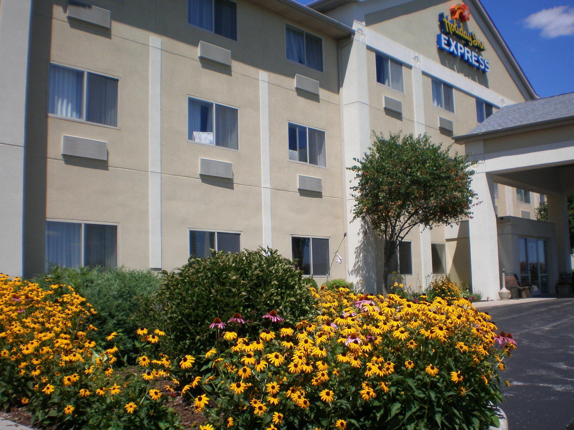 La Quinta Inn And Suites By Wyndham Елкхарт Екстериор снимка
