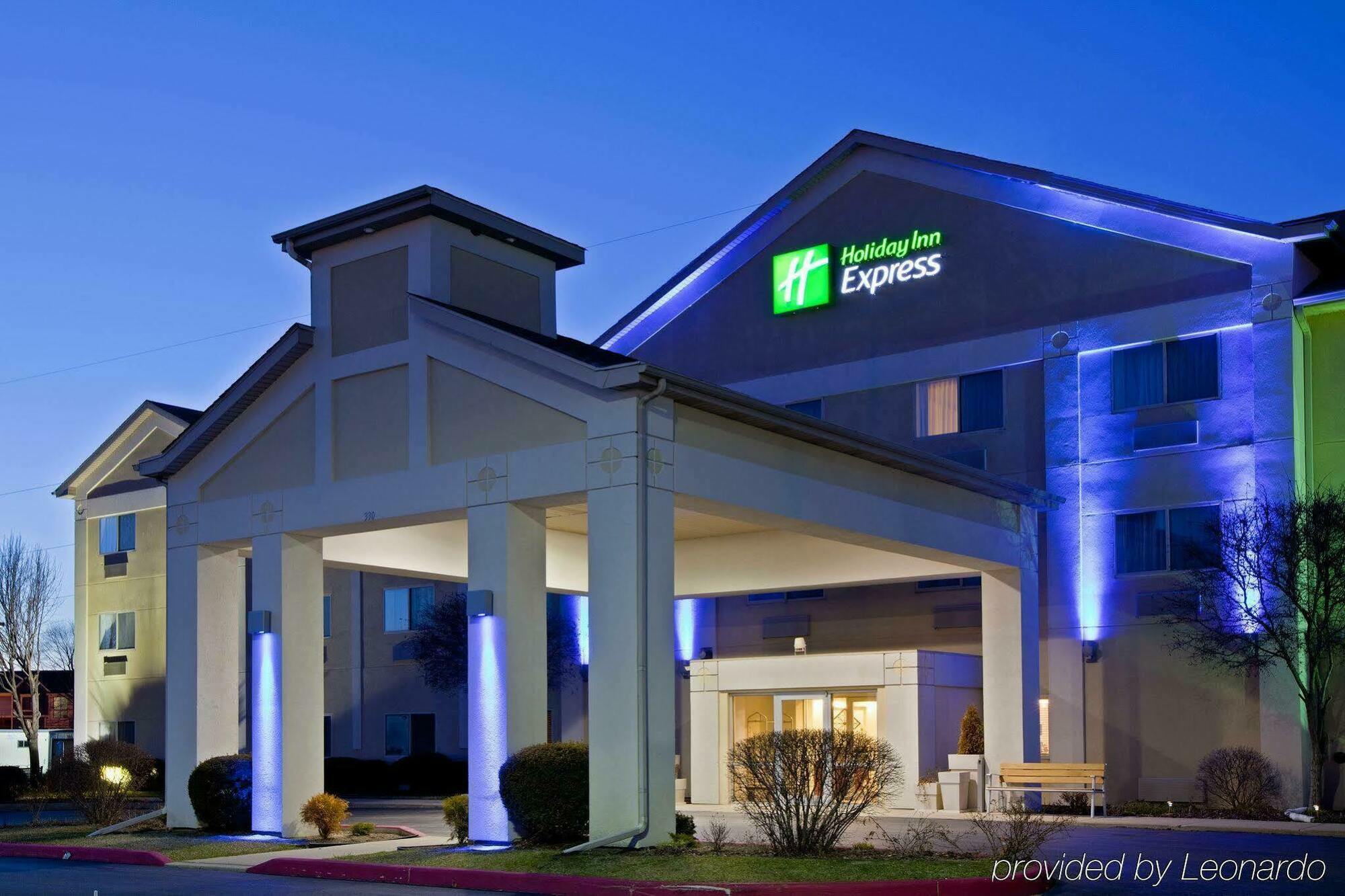 La Quinta Inn And Suites By Wyndham Елкхарт Екстериор снимка