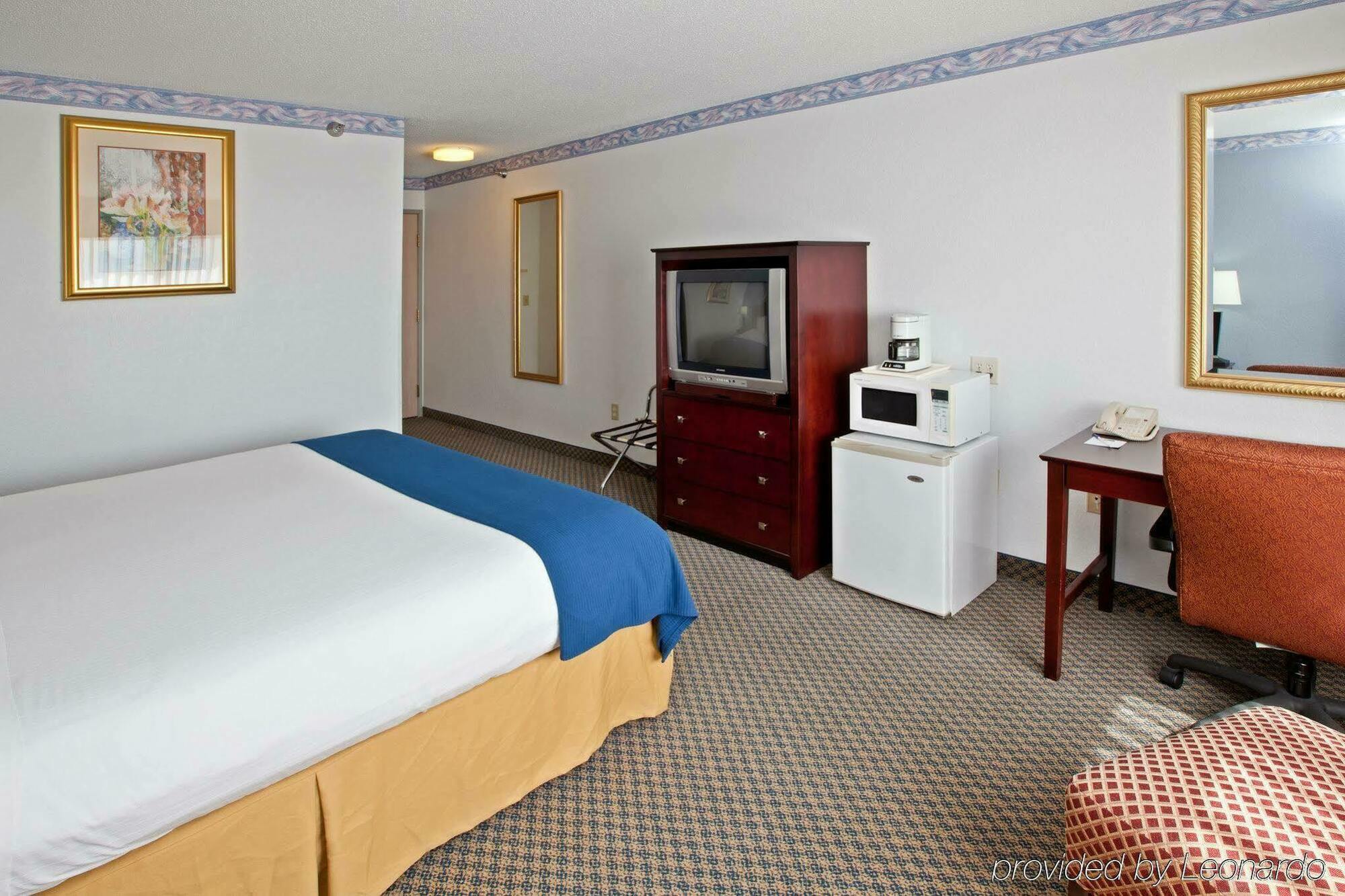 La Quinta Inn And Suites By Wyndham Елкхарт Екстериор снимка